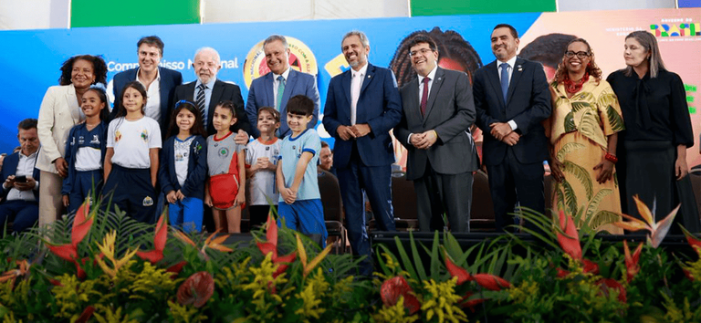 Canindé conquista Selo Ouro em alfabetização e prefeito participa de premiação nacional