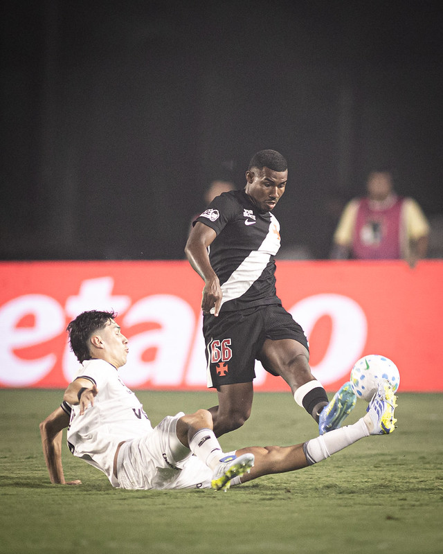 Botafogo vence o Vasco por 2 a 1 em São Januário pela 10ª rodada do Brasileirão
