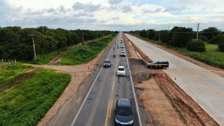 PRF registra infrações e prisões em operação nas rodovias do CE