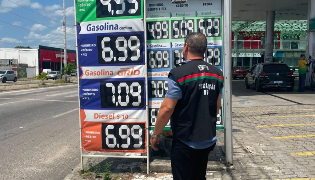 Decon cobra explicações de 64 postos sobre alta dos combustíveis