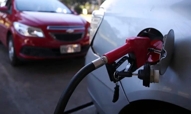 ANP multa distribuidoras de combustíveis em mais de R$ 200 milhões