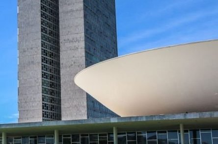 PL supera PT e divide liderança da bancada cearense na Câmara